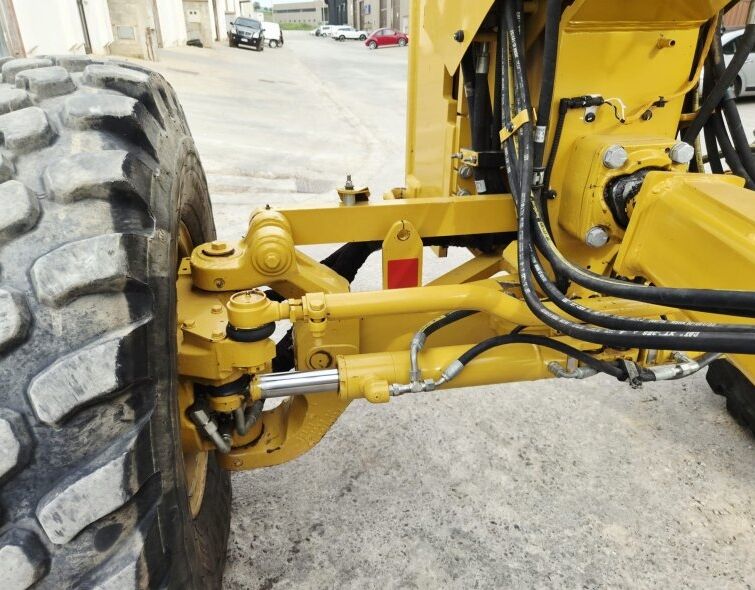 CATERPILLAR  140 AWD ***IMPECABLE***